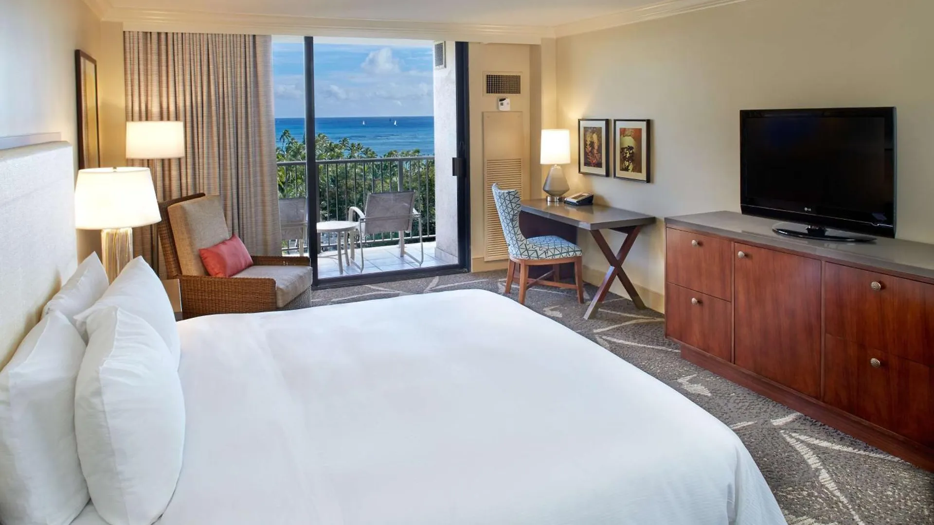 Hilton Hawaiian Village Waikiki Beach Resort Honolulu USA