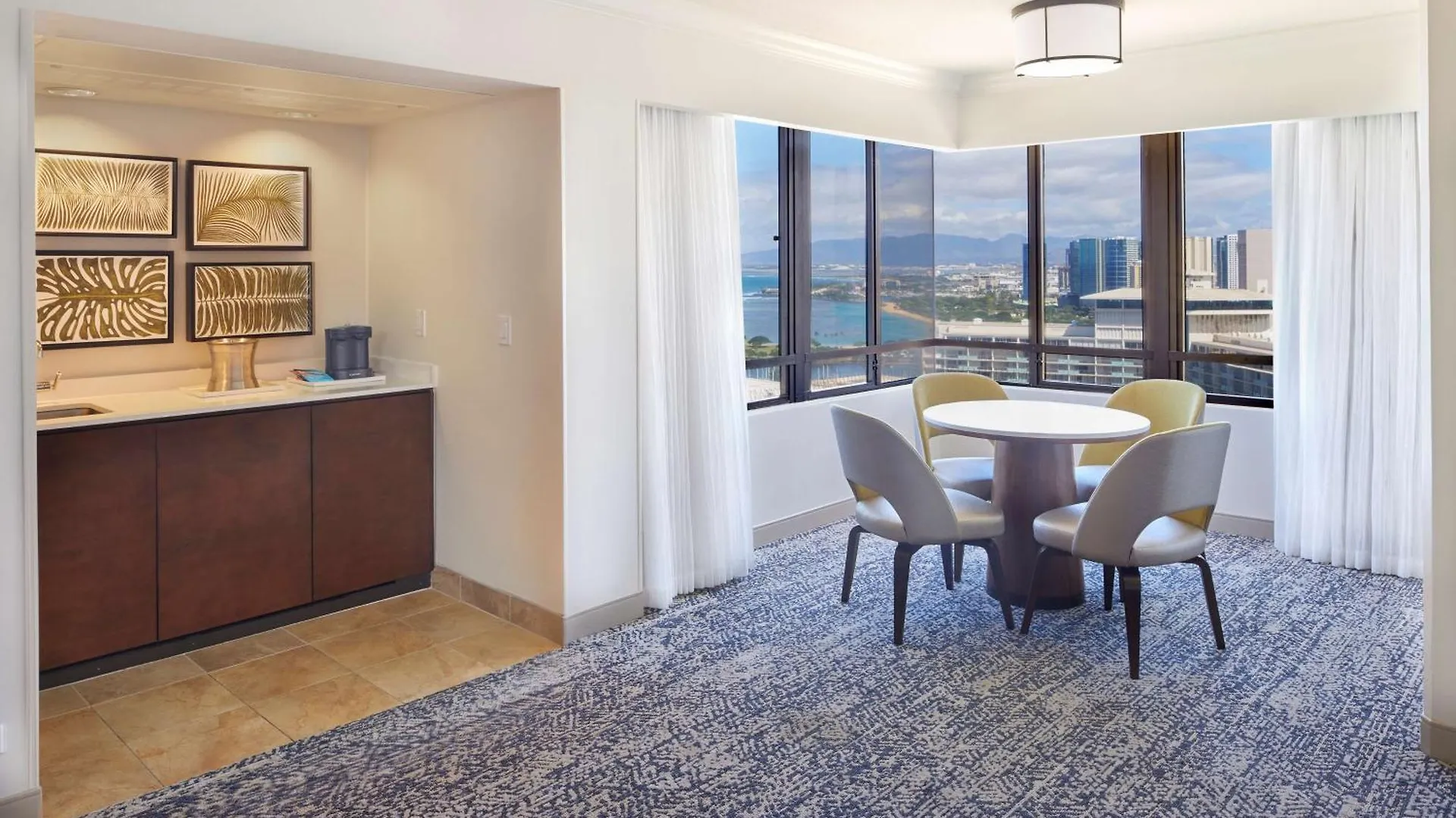 Hilton Hawaiian Village Waikiki Beach Resort Honolulu 4*,